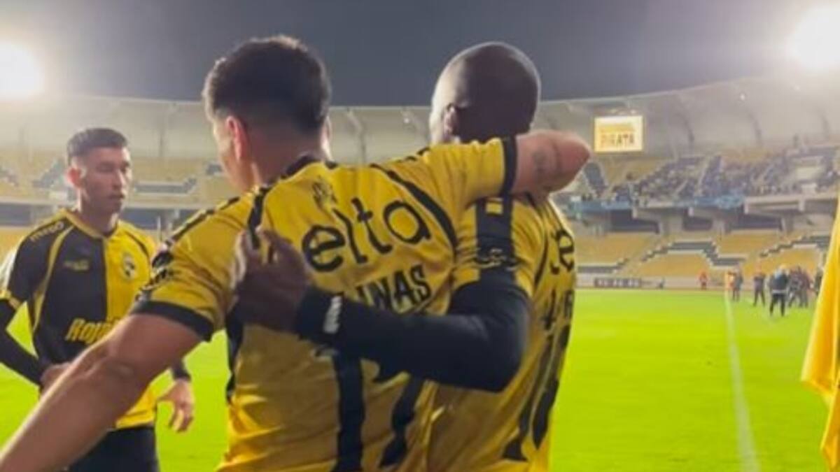 Los piratas siguen soñando: Coquimbo Unido derrota a Deportes Iquique y sigue como líder del fútbol chileno