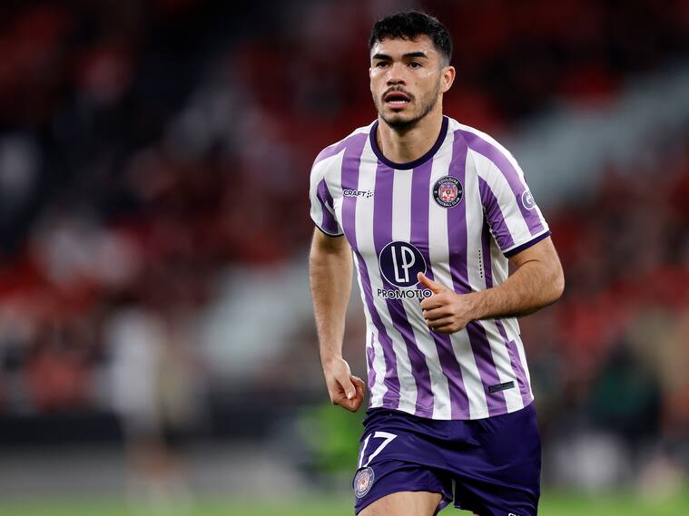 Referente del plantel: Gabriel Suazo protagonizó estreno de la inesperada nueva camiseta del Toulouse FC | Getty Images