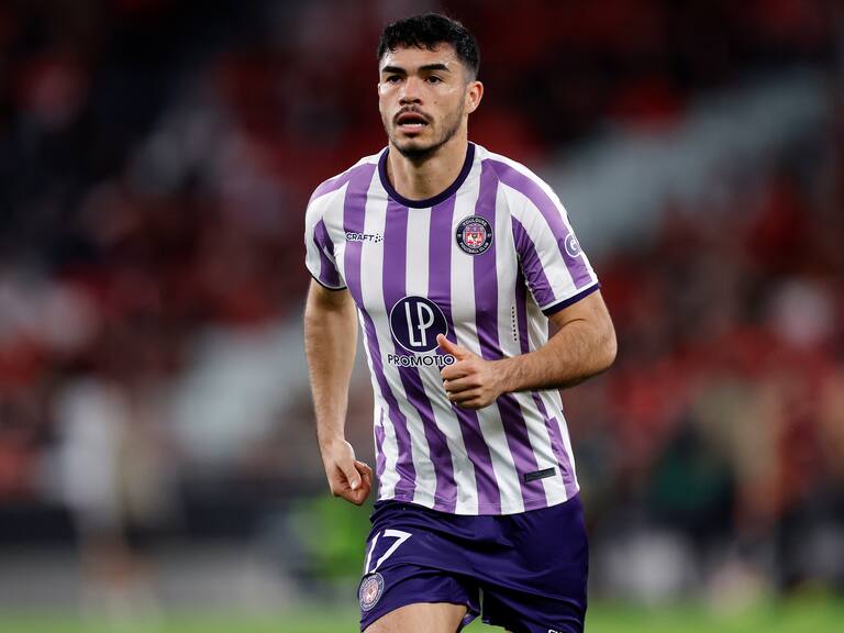 Referente del plantel: Gabriel Suazo protagonizó estreno de la inesperada nueva camiseta del Toulouse FC | Getty Images