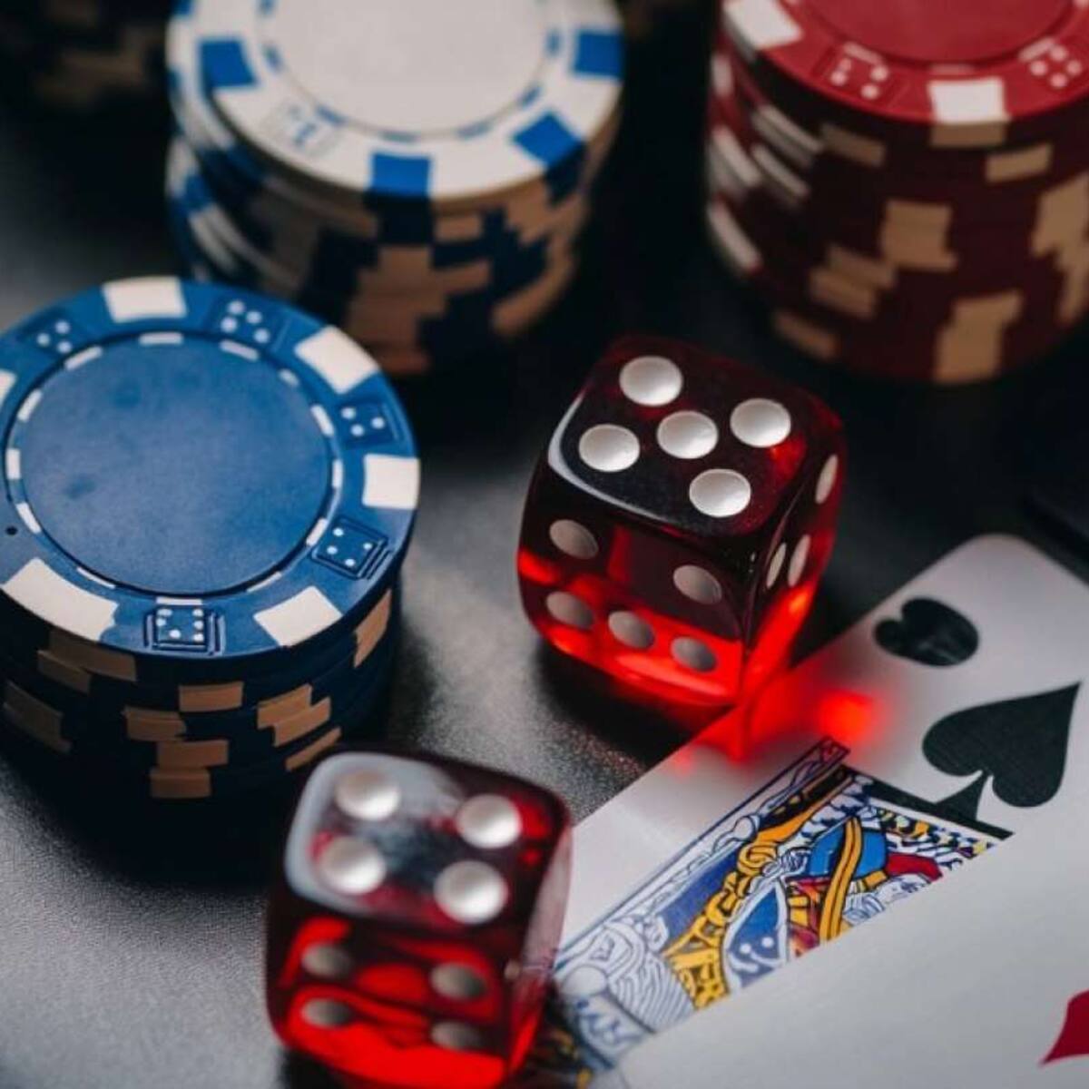 Apuestas, casinos y ventas: estás son las nuevas fórmulas que usan los chilenos para conseguir dinero extra