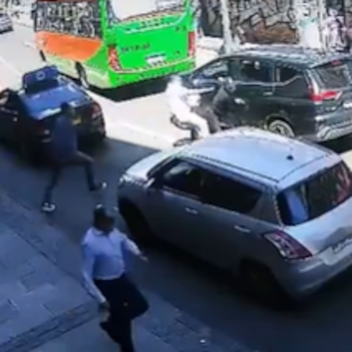 Imágenes muestran violenta detención ciudadana a presunto integrante de banda delictual “La Jauría” en Valparaíso