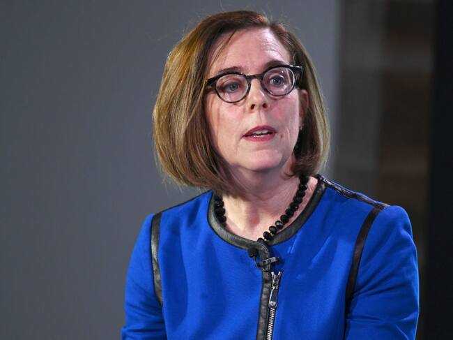 La gobernadora de Oregon Kate Brown