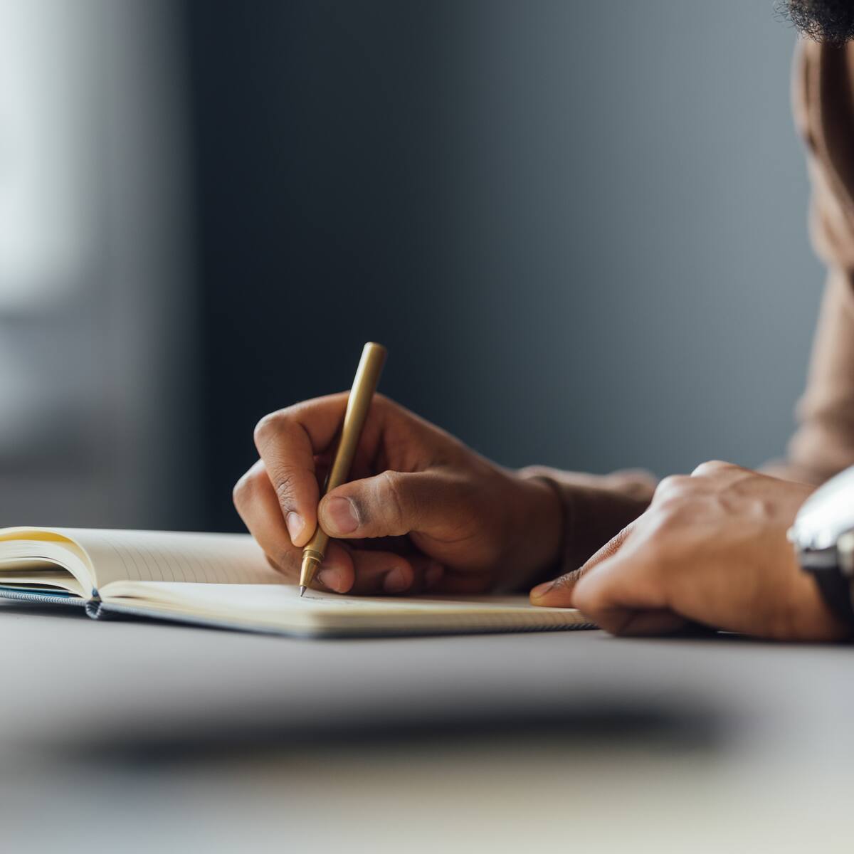 Qué significa seguir usando una agenda y un calendario de papel, según experta en psicología