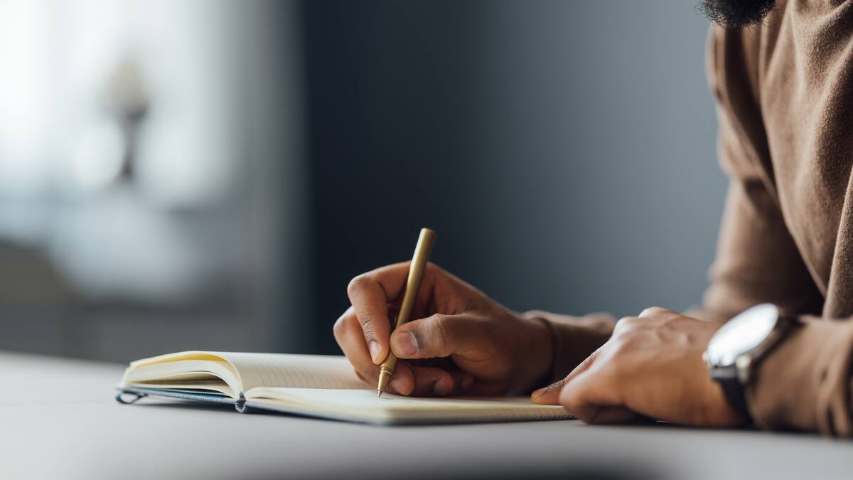 Qué significa seguir usando una agenda y un calendario de papel, según experta en psicología