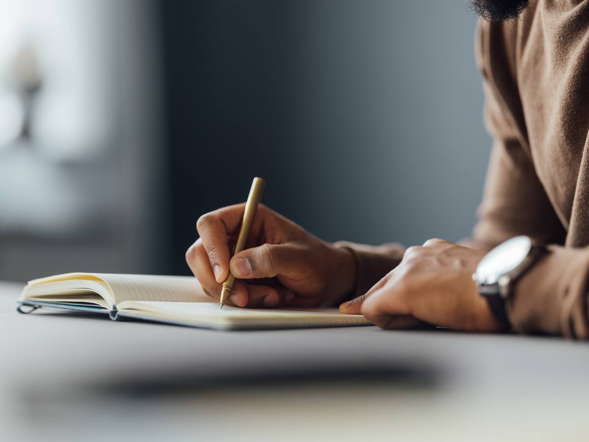 Qué significa seguir usando una agenda y un calendario de papel, según experta en psicología