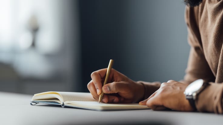Qué significa seguir usando una agenda y un calendario de papel, según experta en psicología