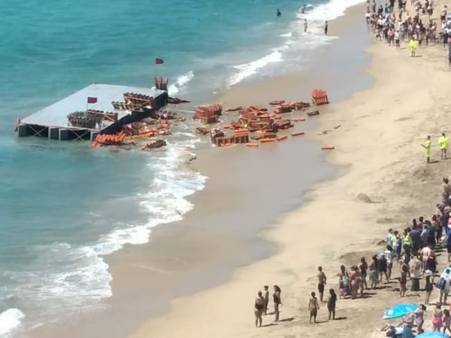 Alerta en playa de Viña del Mar: Plataforma de fuegos artificiales colapsó y asustó a bañistas