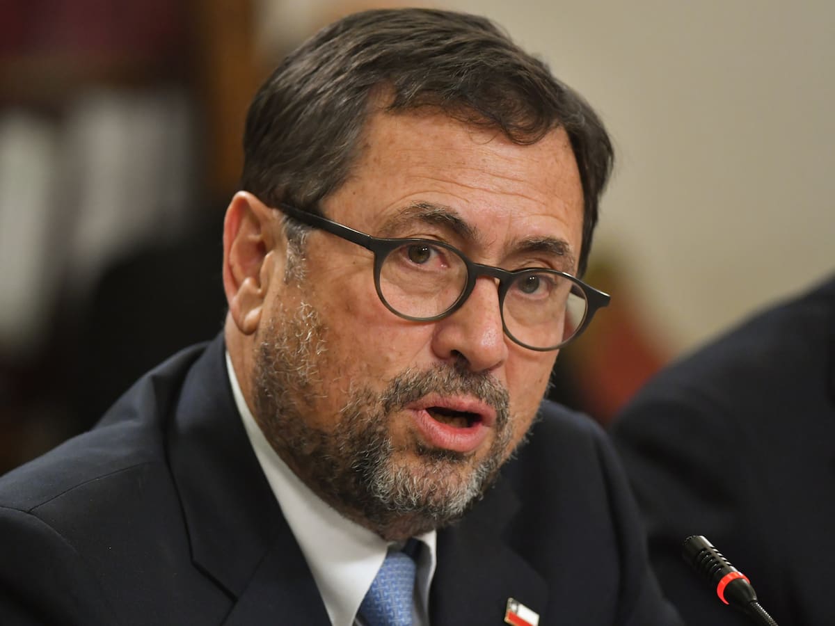 Canciller sale al paso de polémica por el Estrecho de Magallanes: “La soberanía de Chile es indiscutible”