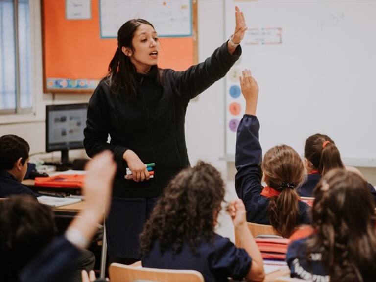 Profesores son la cuarta profesión más valorada en Chile