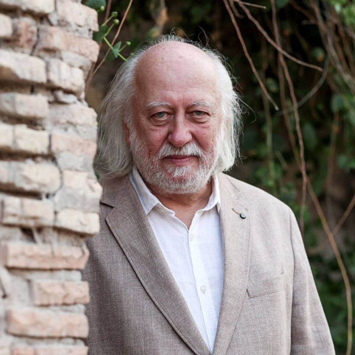 “Reafirma el poder del arte”: escritor húngaro László Krasznahorkai gana el Premio Nobel de Literatura 2025