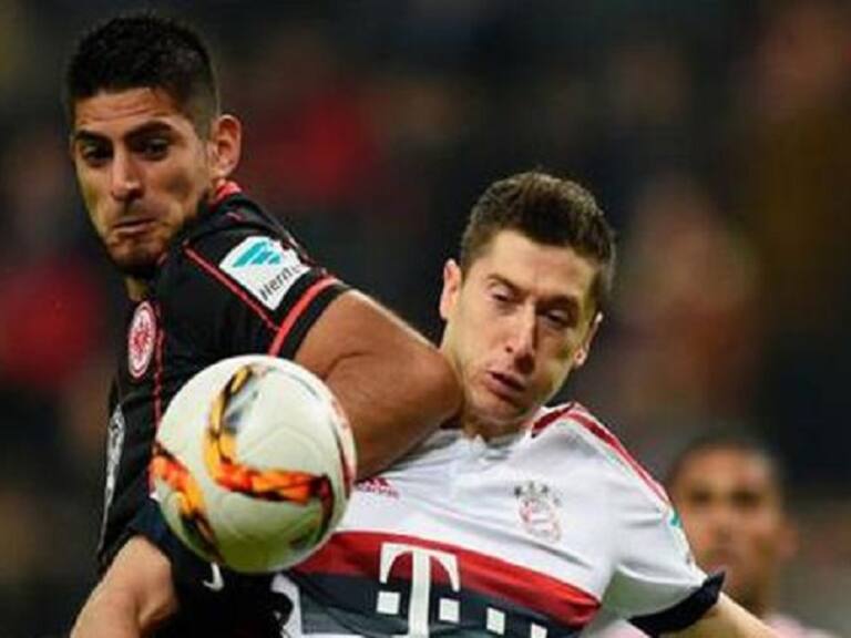 Robert Lewandowski acusó a defensor peruano de haberlo agredirlo constantemente: «Él solo quería romperme la pierna»