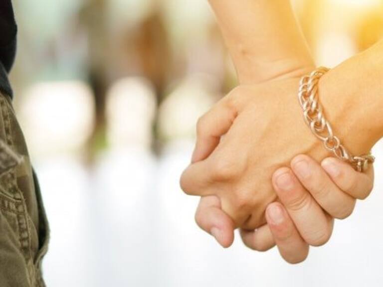 Parlamentarios ingresaron proyecto que busca despenalizar relaciones consensuadas entre menores de edad del mismo sexo