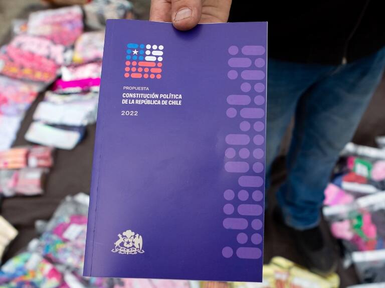 Abogado Javier Couso y nueva Constitución: “Es el primer proceso constituyente del mundo que se implementa en la era de las fake news”