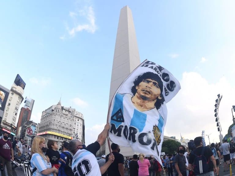 25 November 2020, Argentina, Buenos Aires: Fans wave Argentinean flags on the obelisk after the death of football star Diego Maradona died in a suburb of Buenos Aires. Photo: Fernando Gens/dpa (Photo by Fernando Gens/picture alliance via Getty Images)