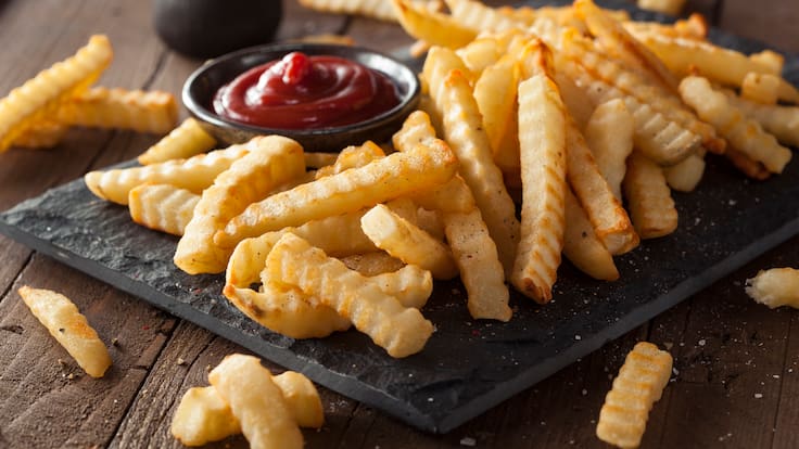 Esta es la cantidad de papas fritas que debes comer por porción, según un experto de Harvard