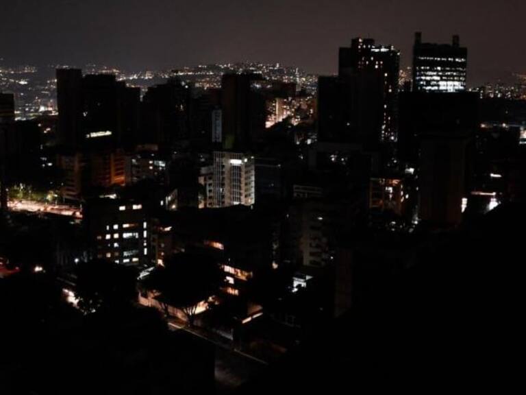 Incendio deja sin electricidad al 40% de los usuarios en Argentina