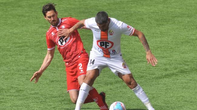 04 DE SEPTIEMBRE DE 2020/LA CALERASantiago Garcia (i) y Sebastian Varas (d) en disputado del balon, durante el partido valido por la fecha 9 del Campeonato Nacional AFP PlanVital 2020, entre Union La Calera y Cobresal, disputado en el Estadio Nicolas Chahuan Nazar.
FOTO: SANTIAGO MORALES/AGENCIAUNO