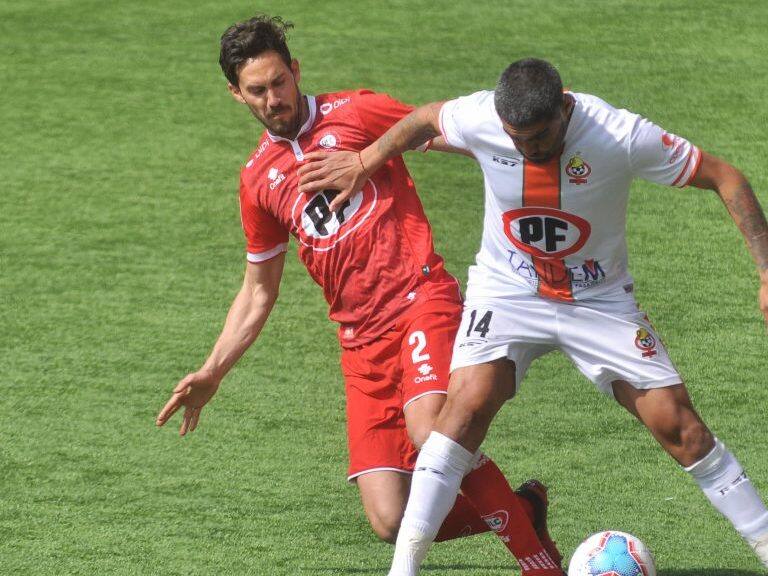 04 DE SEPTIEMBRE DE 2020/LA CALERASantiago Garcia (i) y Sebastian Varas (d) en disputado del balon, durante el partido valido por la fecha 9 del Campeonato Nacional AFP PlanVital 2020, entre Union La Calera y Cobresal, disputado en el Estadio Nicolas Chahuan Nazar.
FOTO: SANTIAGO MORALES/AGENCIAUNO