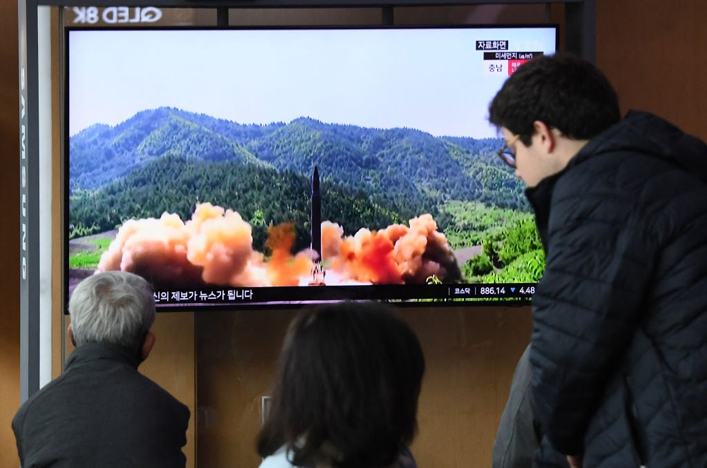 Televisión en Seúl muestra el proyectil de Corea del Norte