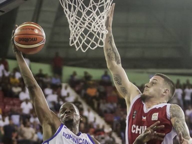 Básquetbol: Chile dio pelea, pero no pudo frente a República Dominicana