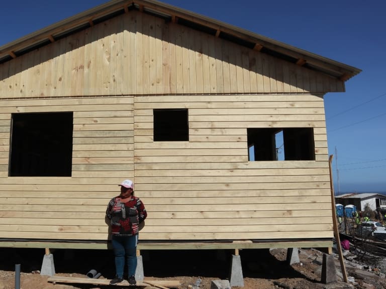 Presidente Boric confirma que «el 100% de las viviendas de emergencia ya están instaladas» tras incendios forestales