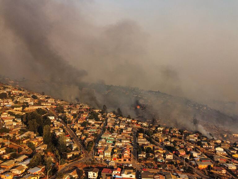 Cencosud: trabajadores que estaban en tiendas durante evacuación en Viña del Mar permanecieron “de manera voluntaria” en el lugar
