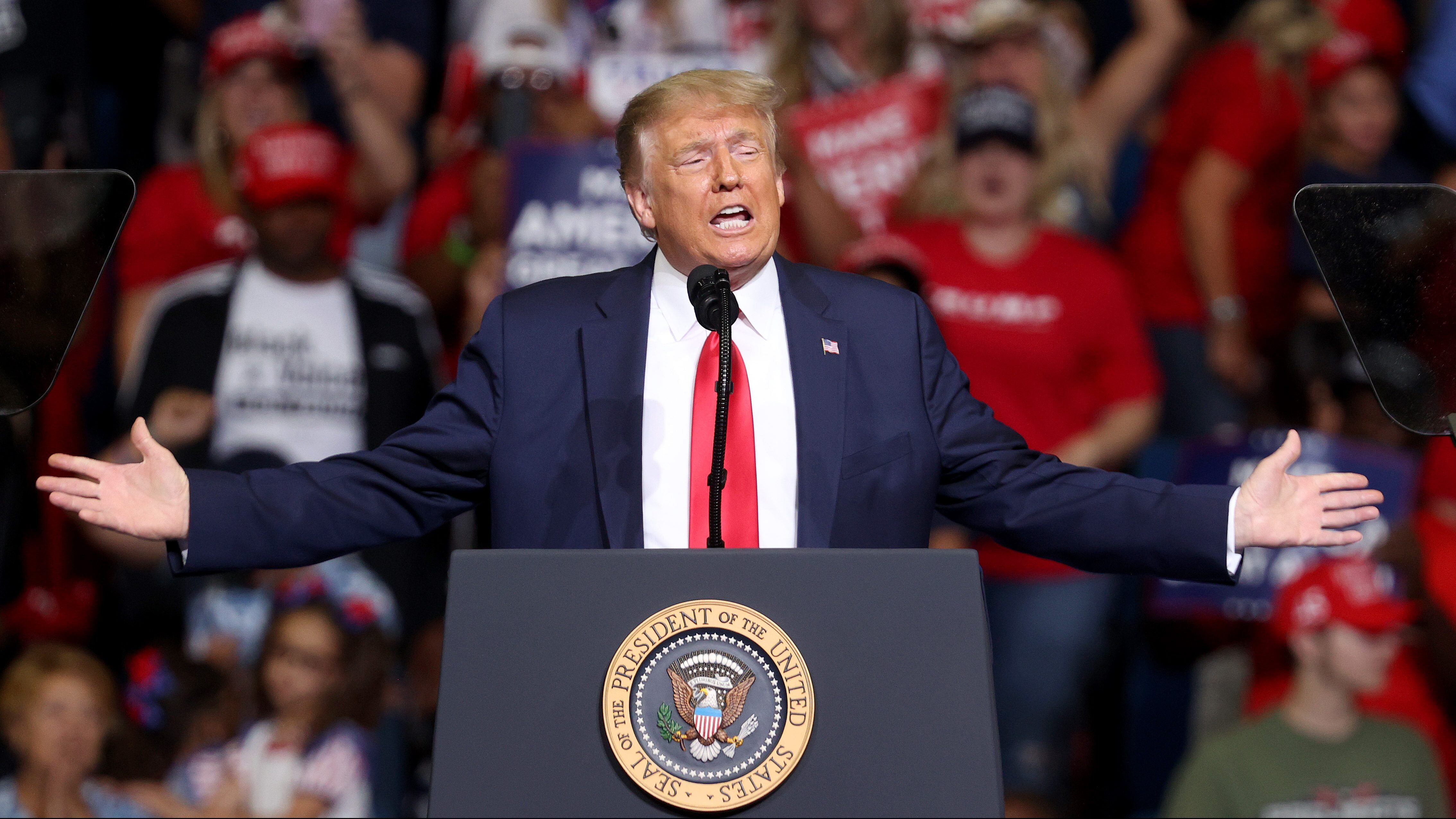 TULSA, OKLAHOMA - JUNE 20: U.S. President Donald Trump arrives at a campaign rally at the BOK Center, June 20, 2020 in Tulsa, Oklahoma. Trump is holding his first political rally since the start of the coronavirus pandemic at the BOK Center today while infection rates in the state of Oklahoma continue to rise. (Photo by Win McNamee/Getty Images)