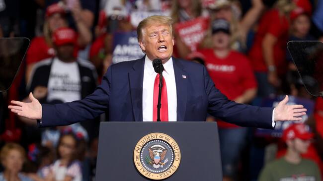 TULSA, OKLAHOMA - JUNE 20: U.S. President Donald Trump arrives at a campaign rally at the BOK Center, June 20, 2020 in Tulsa, Oklahoma. Trump is holding his first political rally since the start of the coronavirus pandemic at the BOK Center today while infection rates in the state of Oklahoma continue to rise. (Photo by Win McNamee/Getty Images)