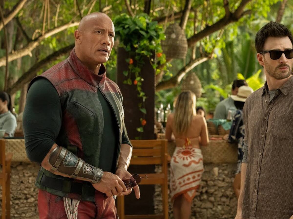 Dwayne Johnson y Chris Evans se unen para salvar la Navidad en “Código: Traje Rojo”