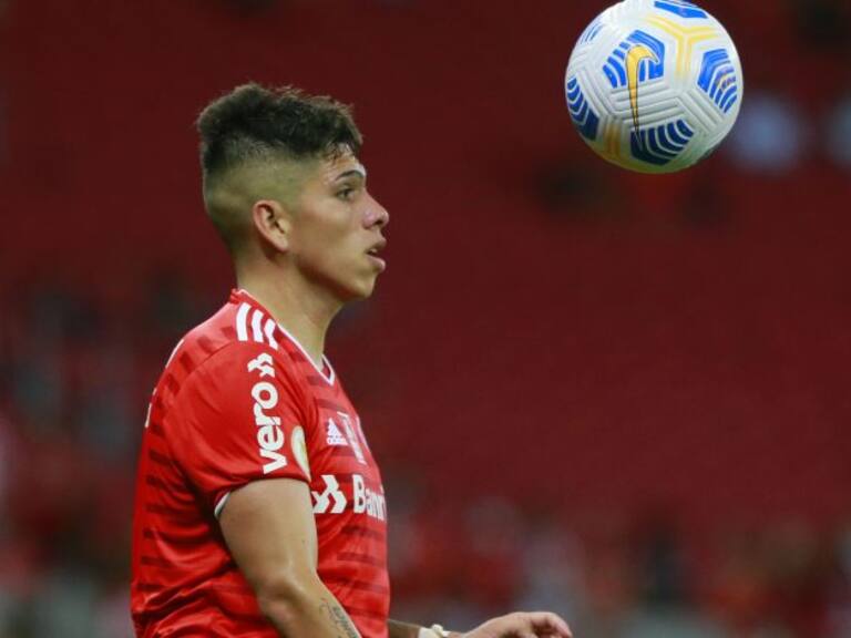 Carlos Palacios fue oficializado como nuevo jugador de Vasco de Gama