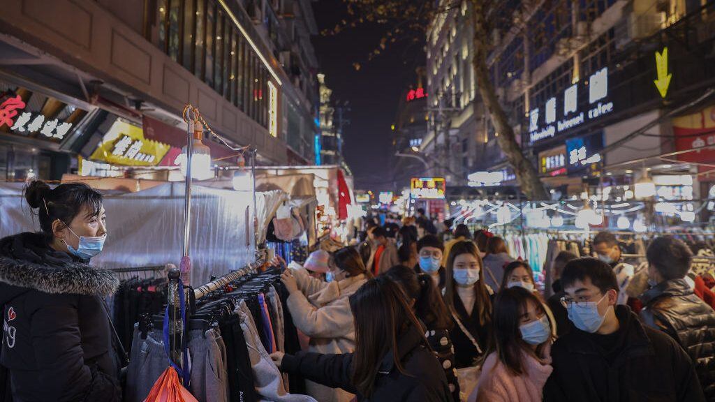 WUHAN, CHINA - JANUARY 26: Citizens wearing face masks at a local open-air market on January 26, 2021 in Wuhan, China. In order to curb the spread of the new crown pneumonia COVID-19 disease, the Chinese government closed the city of Wuhan for 76 days starting January 23, 2020. (Photo by Lintao Zhang/Getty Images)
