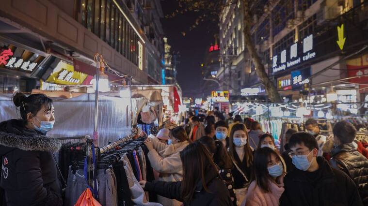 WUHAN, CHINA - JANUARY 26: Citizens wearing face masks at a local open-air market on January 26, 2021 in Wuhan, China. In order to curb the spread of the new crown pneumonia COVID-19 disease, the Chinese government closed the city of Wuhan for 76 days starting January 23, 2020. (Photo by Lintao Zhang/Getty Images)