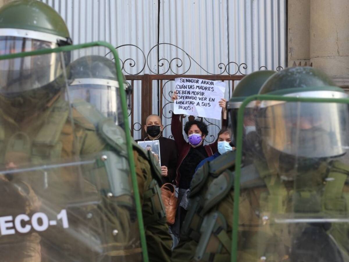 Constituyentes de la Lista del Pueblo fueron detenidos en Plaza de Armas: sesión de la Convención Constitucional podría ser suspendida