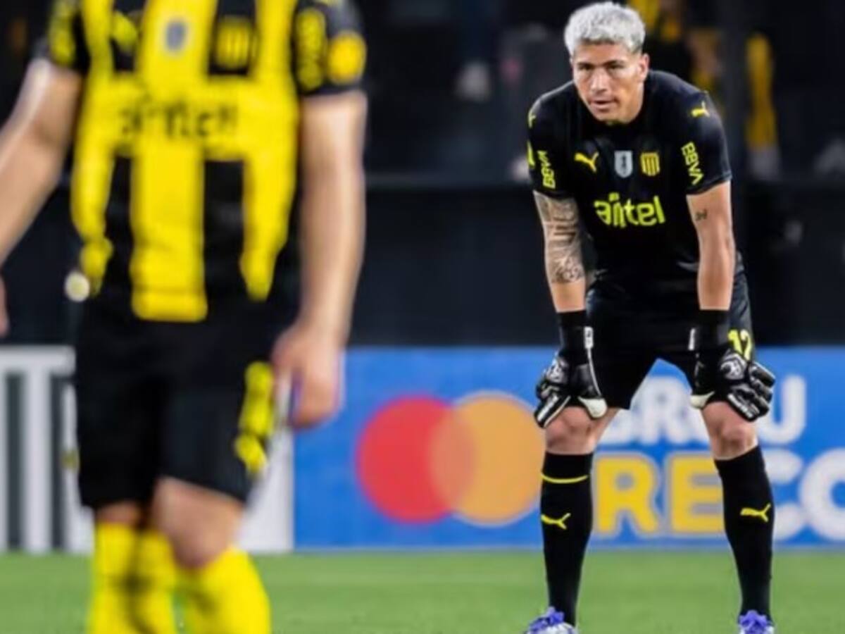 La zaga de Peñarol expone a Brayan Cortés en la ida de la final por el título del fútbol uruguayo
