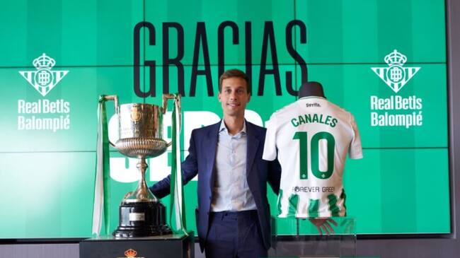 Sergio Canales deja el Betis y será compañero de un chileno en México