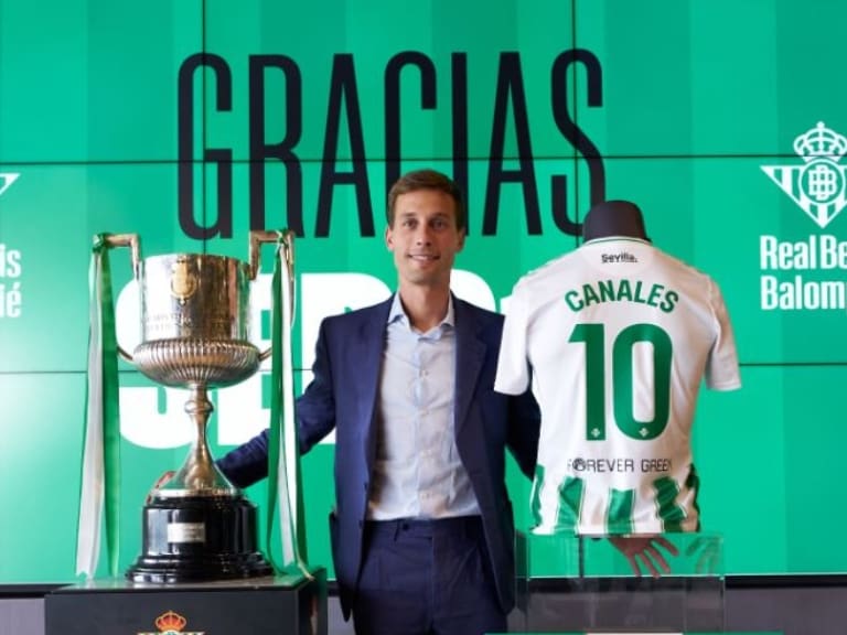 Sergio Canales deja el Betis y será compañero de un chileno en México