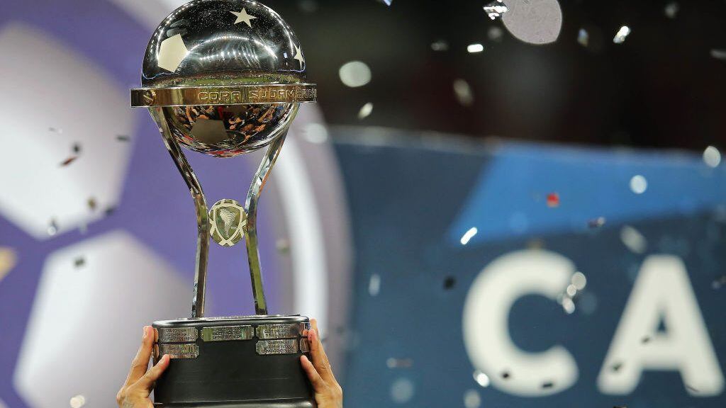 Brazil's Atletico Paranaense's players celebrate with the trophy after winning over Colombia's Junior during the 2018 Copa Sudamericana second leg final football match at the Arena da Baixada stadium in Curitiba, Brazil, on December 12, 2018. (Photo by Heuler Andrey / AFP) (Photo credit should read HEULER ANDREY/AFP via Getty Images)