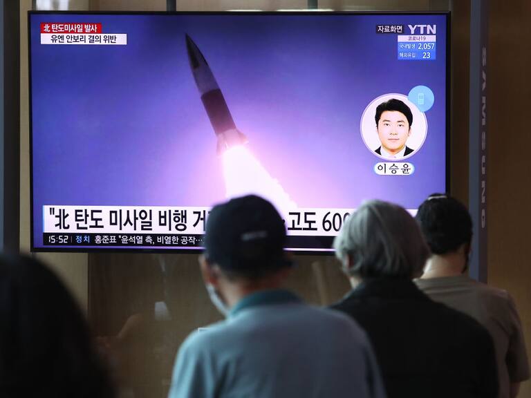 Televisión de Corea del Sur informa el lanzamiento de misiles norcoreanos