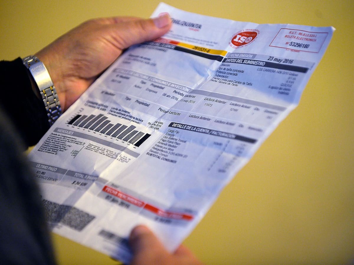 Vecinos de Los Andes denuncian exorbitantes cobros en sus cuentas de luz: boletas superan los $5 millones