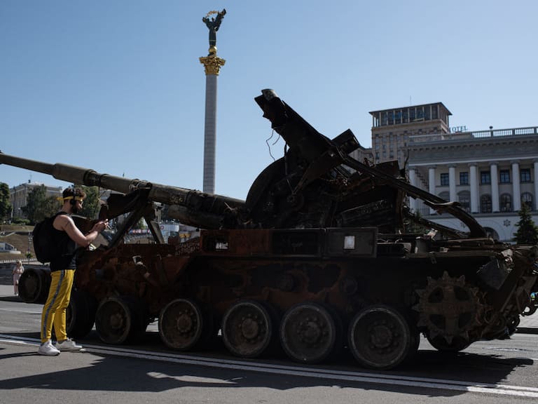 Tanques en las calles de Kiev en el día de la independencia de Ucrania