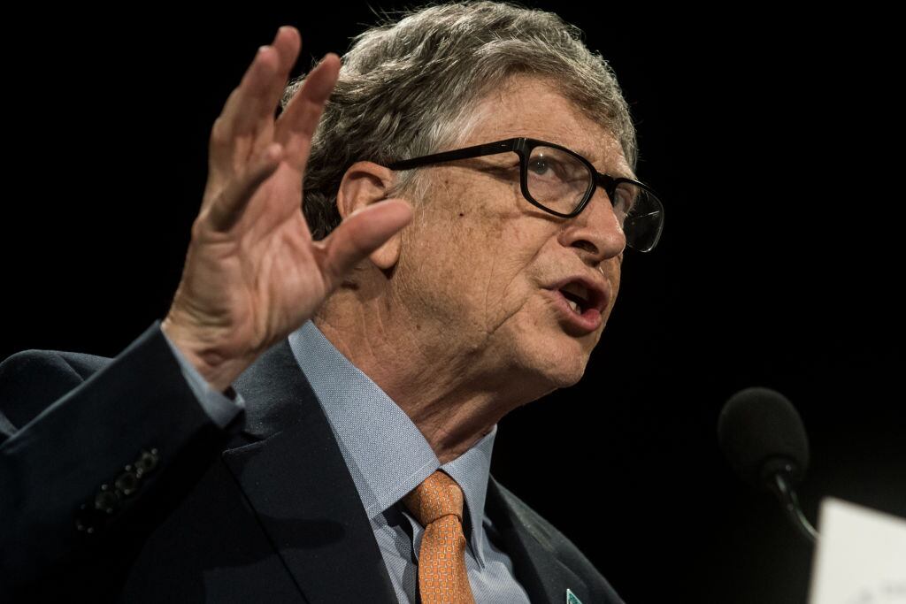 Bill Gates dando un discurso