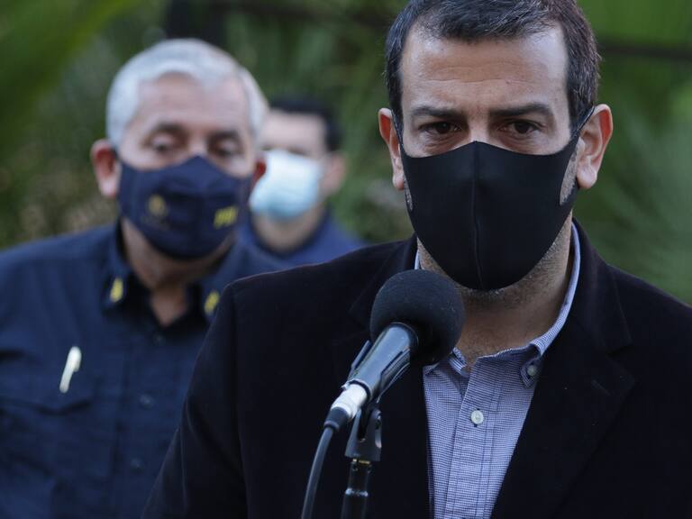 Ministro del Interior por policías