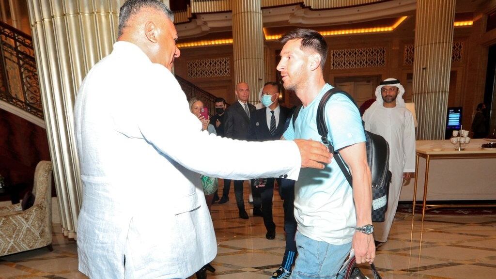 El capitán de Argentina dice presente: Lionel Messi llegó a Qatar para jugar el último Mundial de su carrera