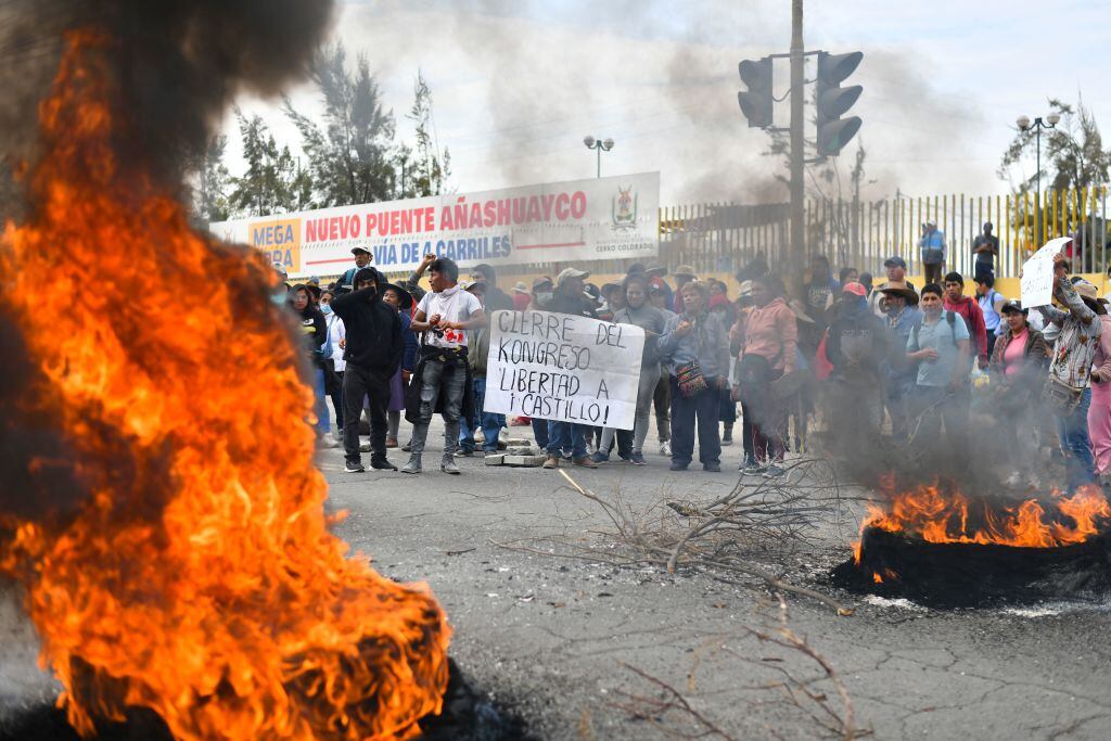 Manifestantes cortan la Panamericana en la región de Arequipa en Perú