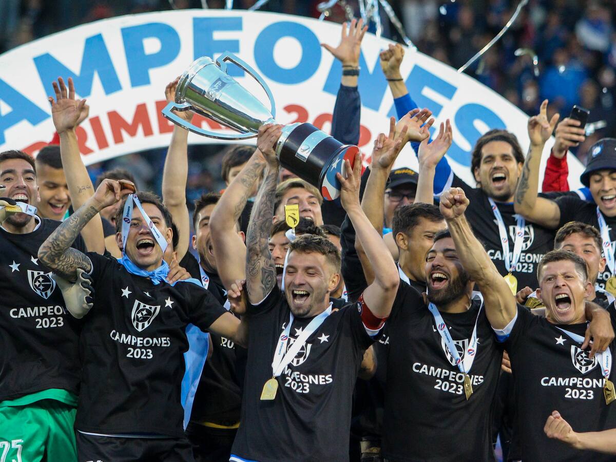 Huachipato ya tiene nuevo DT para el 2024 tras la salida de Gustavo Álvarez