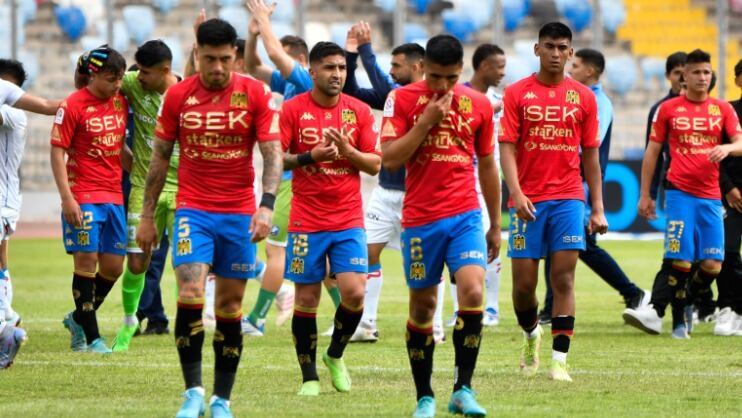 Unión Española acusa que la ANFP obliga a los jugadores para que usen el logo de una casa de apuestas online en sus camisetas