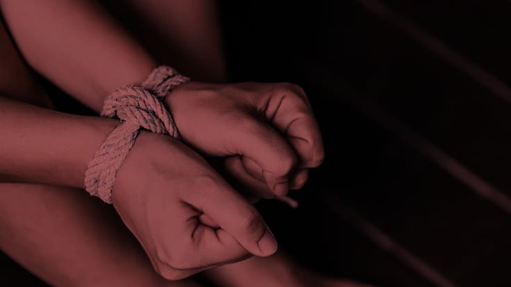 Menor de edad fue secustrado en una venta acordada por Facebook: escapó saltando de un barranco, atado de pies y manos