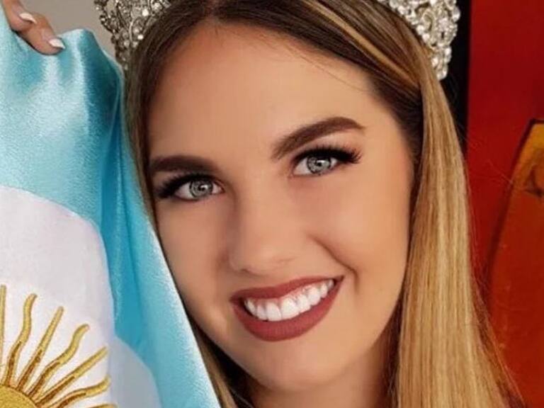 Un traje no tan típico: candidata argentina a Miss Universo sorprendió con tributo a Maradona