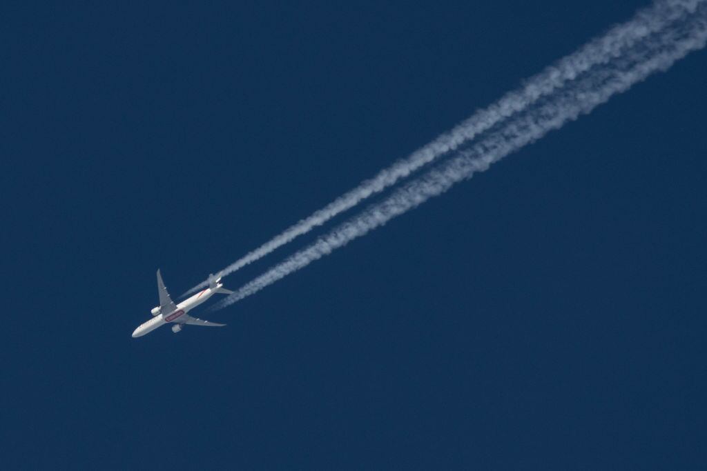 La contaminación que genera el vuelo de un avión