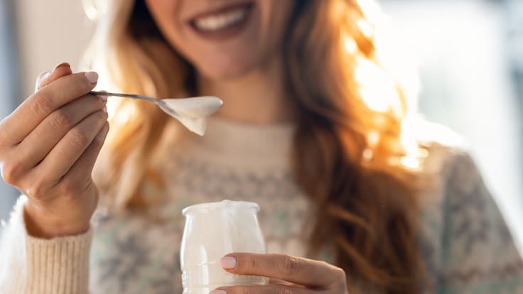 El cerebro necesita “ladrillos”: experto en farmacología revela qué alimentos mejoran la salud mental